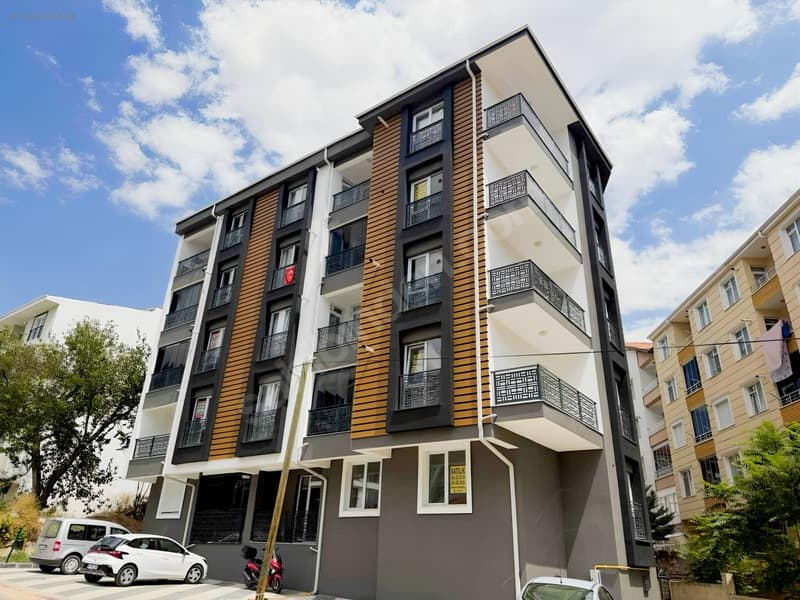 Korkmaz Gayrimenkul - EMEK EMLAKTAN SATLIK NASUHDEDE MAH.ARA KAT SIFIR EŞYALI DAİRE (Sahibinden #1334535608)